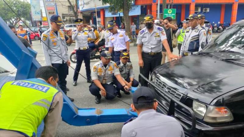 Petugas Razia Parkir Pekanbaru Amankan Jukir Liar dan Derek Pick Up