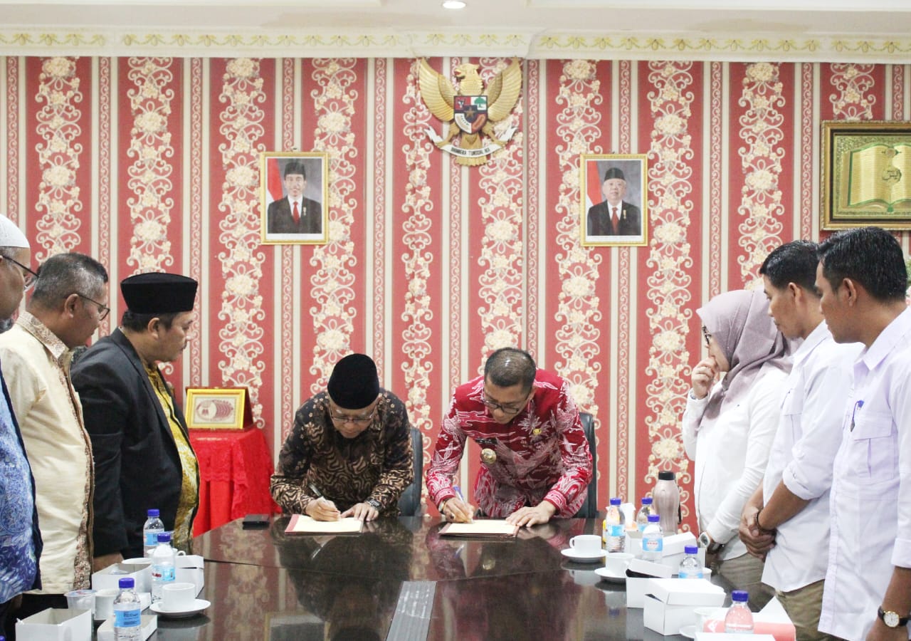 H. Muhammad Adil Mou Dengan UPI dan UNP Guna, Berikan Bantuan Pendidikan