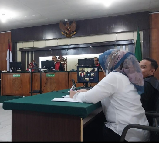 Korupsi Bareng Suami, KPK Tuntut Fitria Nengsih 4 Tahun 4 Bulan Penjara