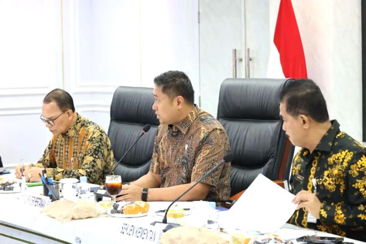 Harga Sawit Dunia Naik, Tapi TBS Petani Ambruk! Kementan Bongkar Biang Keroknya