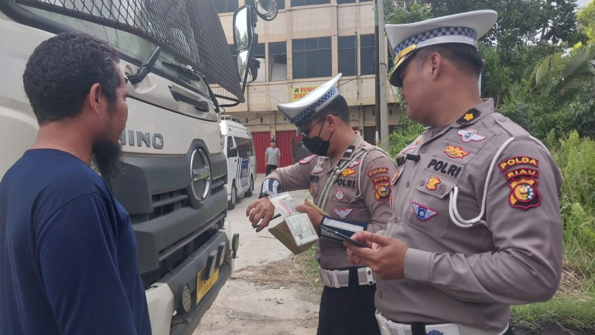 Pembatasan Angkutan Barang Dimulai, Polda Riau Tindak Pelanggar SKB Tiga Menteri