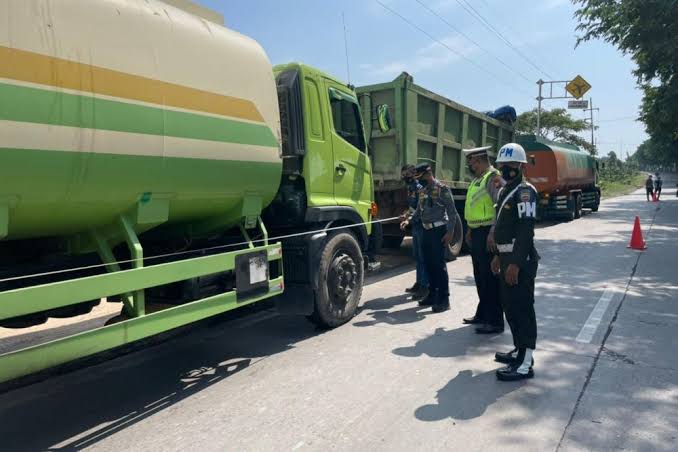 Dishub Pekanbaru Tertibkan 30 Truk ODOL Langgar Aturan di Bundaran Tugu Songket