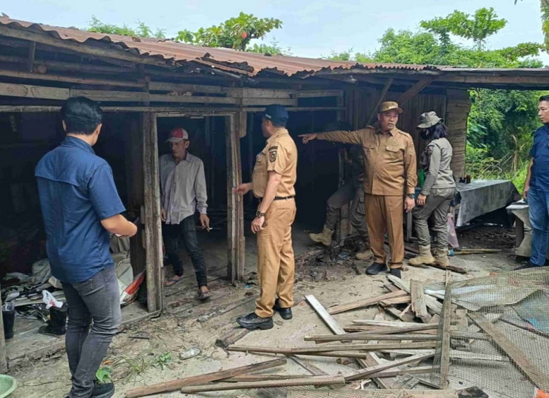 Diduga Sarang Prostitusi dan Miras, Pemko Pekanbaru Bongkar 22 Rumah Liar di Jalan SM Amin