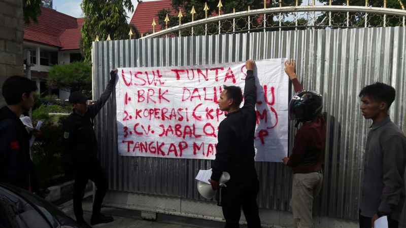 Aksi Unjuk Rasa dari Gerakan Riau Anti Korupsi