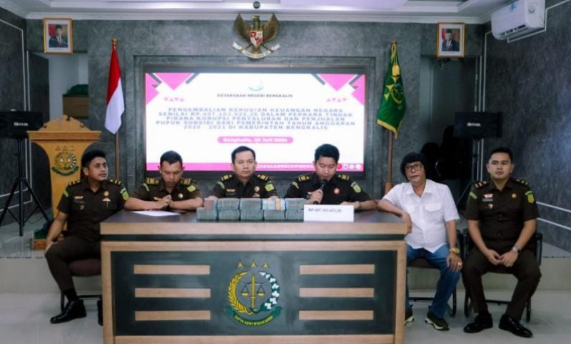 Tersangka Korupsi Penyaluran Pupuk Subsidi di Bengkalis Kembalikan Uang Rp497 Juta