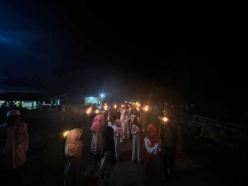 Sambut Hari Raya Idul Adha Pengurus Surau, Kartar Dusun 3 dan HIPMAM Gelar Pawai Obor