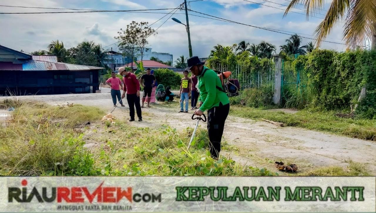 Peduli Kebersihan Lingkungan, PSS Lakukan Gotong Royong di Kelurahan Selatan