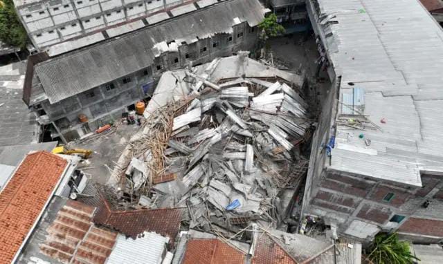 Gedung Pondok Pesantren Ambruk, 16 Orang Meninggal Dunia