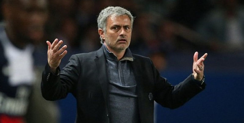 MU Kalah, Mourinho Kritik Wasit