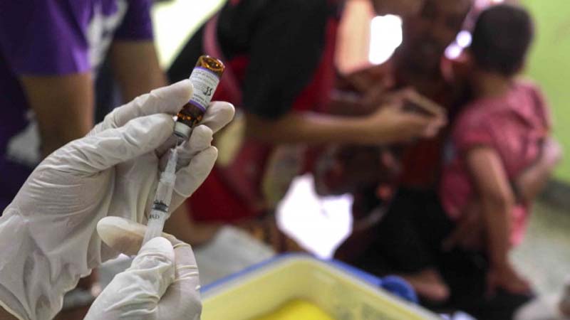 Cegah Tetanus dan Flu, Relawan Gempa Palu Divaksin