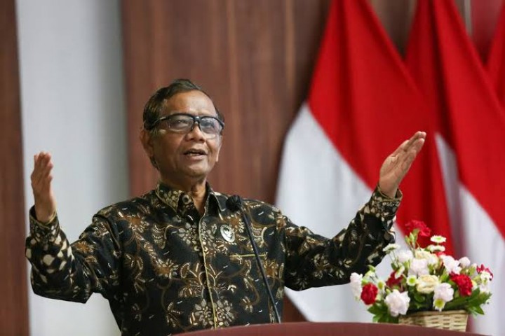 Perang Demokrasi, Mahfud MD Bongkar Operasi Tekan Rektor Agar Nyatakan Presiden Jokowi Baik