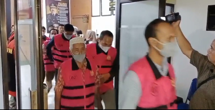 Kejari Pelalawan Tahan 15 Tersangka Mafia Pupuk Subsidi, Negara Rugi Rp34 Miliar