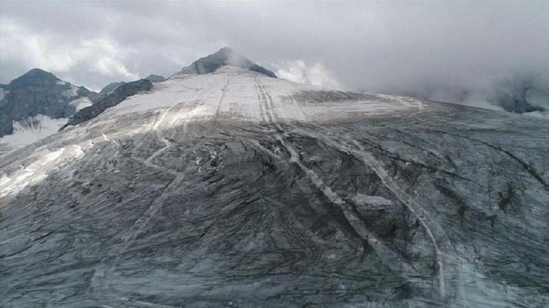 Pesawat Jatuh di Pegunungan Alpen Swiss, 4 Orang Tewas