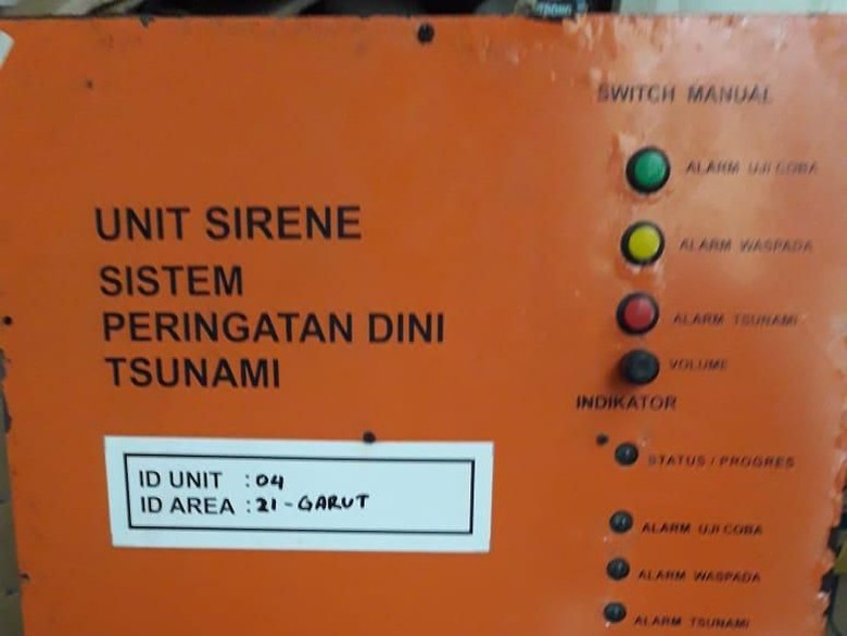 8 Alat Deteksi Tsunami di Pantai Selatan Garut Rusak