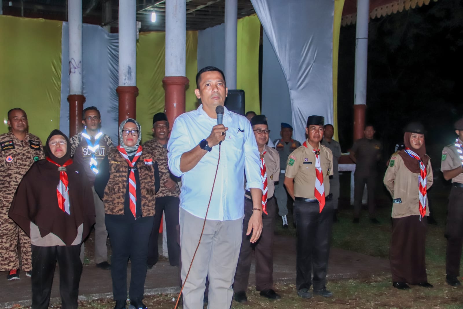 Bupati H. Muhammad Adil Pimpin Apel Api Unggun Kwarcab Kabupaten Kepulauan Meranti