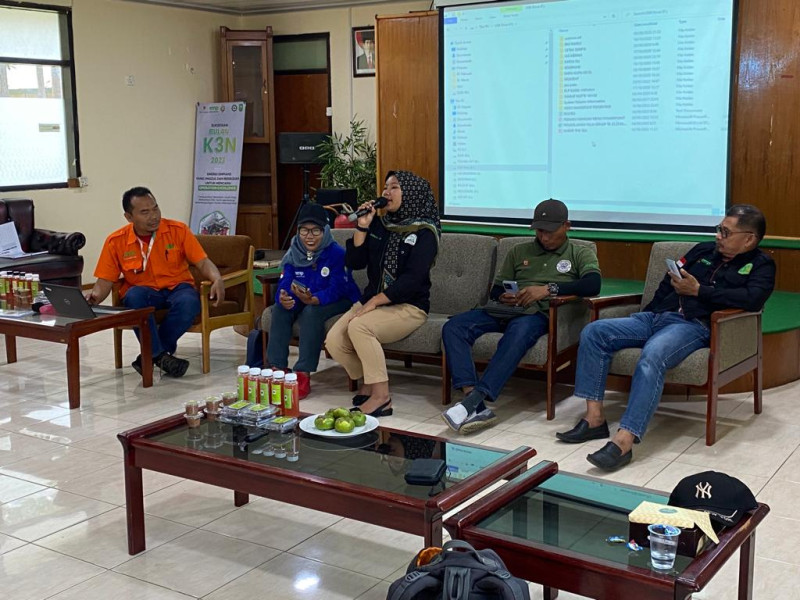 Peringati Hari Lingkungan Hidup, PT. ITA Bersama Kelompok Mangrove Gelar Sharing Session dan Penanam