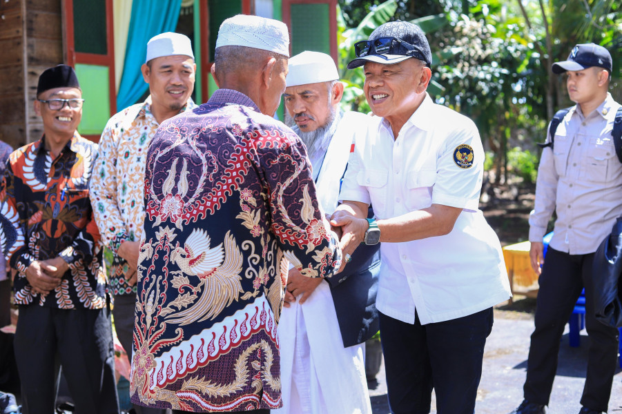 Plt. Bupati Kepulauan Meranti Hadiri Syukuran dan Doa Bersama di Desa Mengkirau