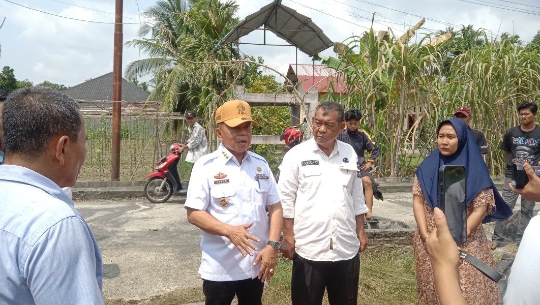 H. Asmar Tinjau Lokasi Kebakaran di Desa Alahair, Salurkan Bantuan untuk Korban