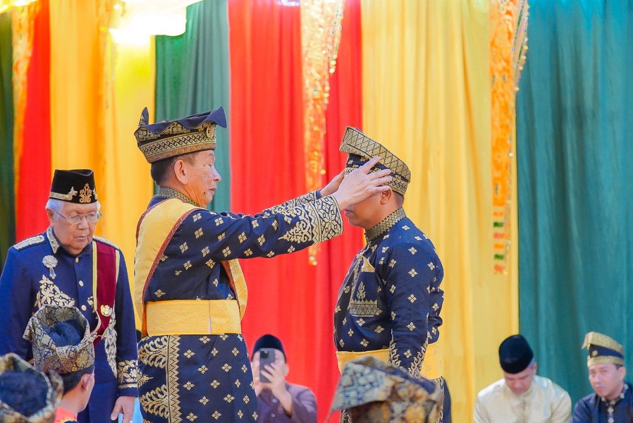 Bupati Kepulauan Meranti Hadiri Acara Penabalan Gelar Adat Gubernur Riau