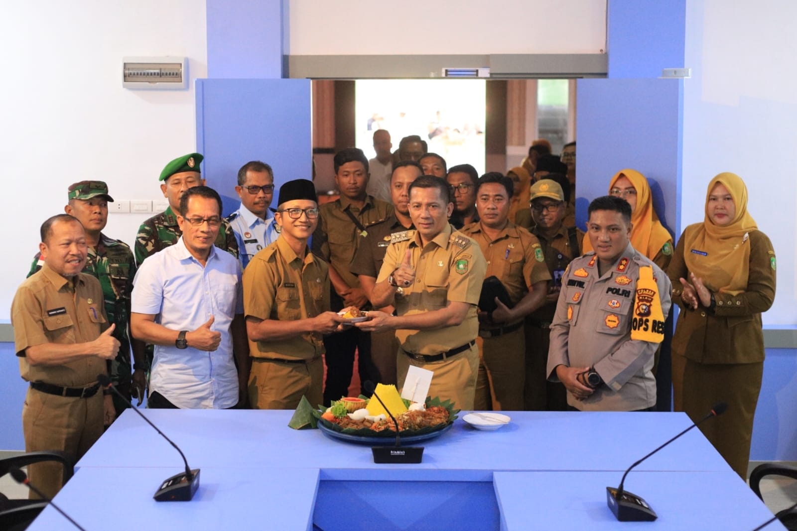 Hari Kerja Pertama Tahun 2023, Bupati Muhammad Adil Resmikan Command Center di Meranti