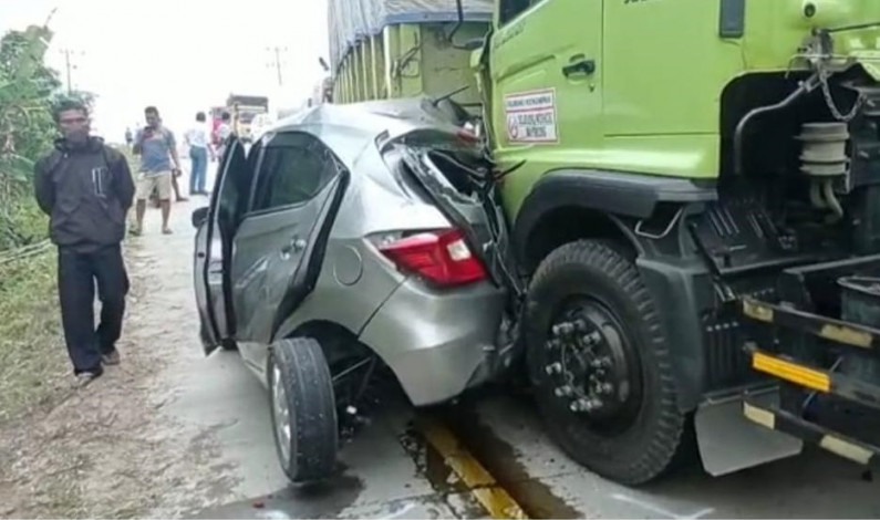 5 Mobil Terlibat Kecelakaan Beruntun di Jalintim Pelalawan Terlibat Kecelakaan Beruntun