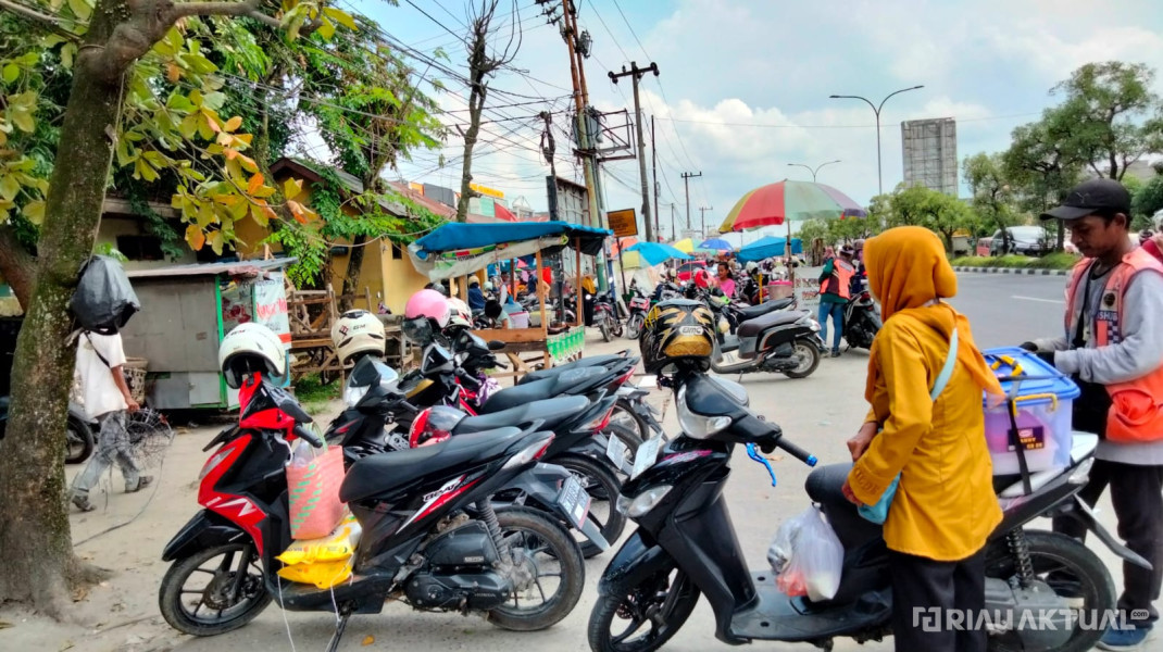 Tarif Parkir di Luar Pasar Pekanbaru Masih Rp2.000