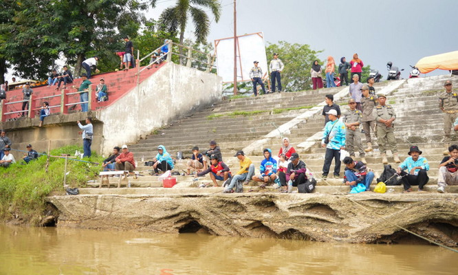 Dibuka Bupati 1200 Peserta Ikuti Mancing Mania di Tepian Narosa