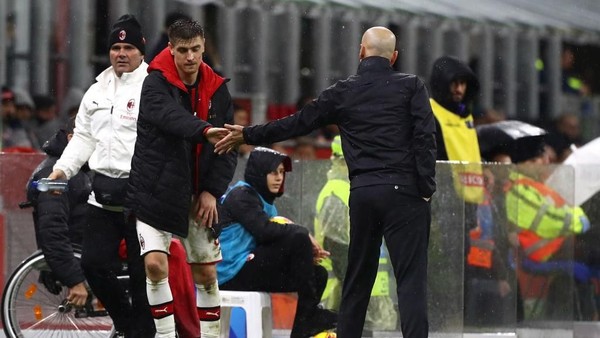 Piatek Dicemooh Fan Milan, Pioli Membela