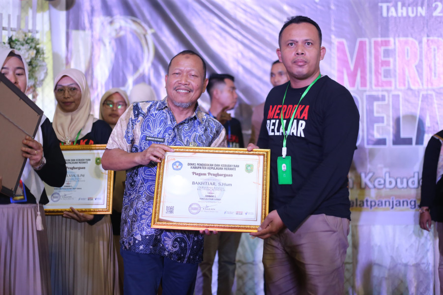 Sekda Kabupaten Kepulauan Meranti Menghadiri Kegiatan Penerimaan Anugerah Merdeka Belajar Tahun 2023