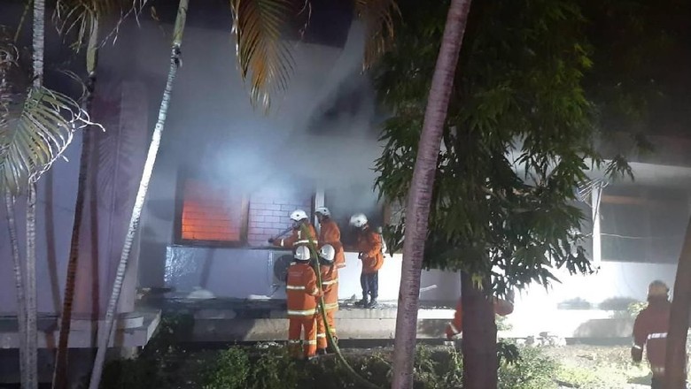 Ruang Administrasi Fakultas Kesehatan Masyarakat Unair Terbakar
