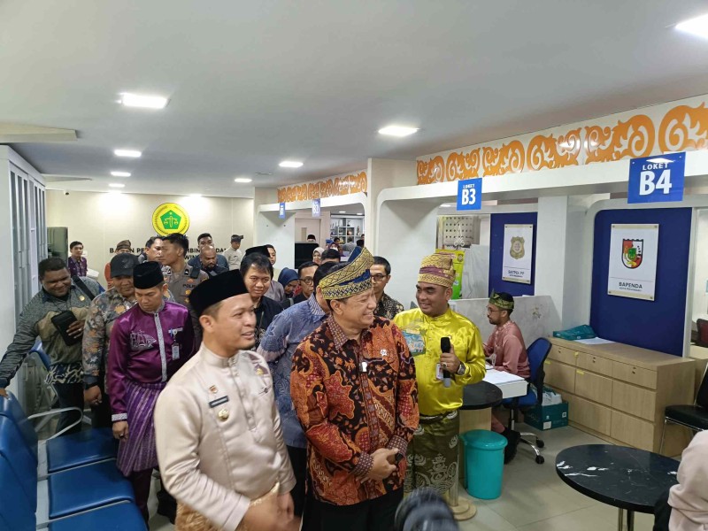 Tinjau MPP Pekanbaru, Wamen PAN-RB Puji Wako Agung Atas Pelayanan Prima ke Masyarakat