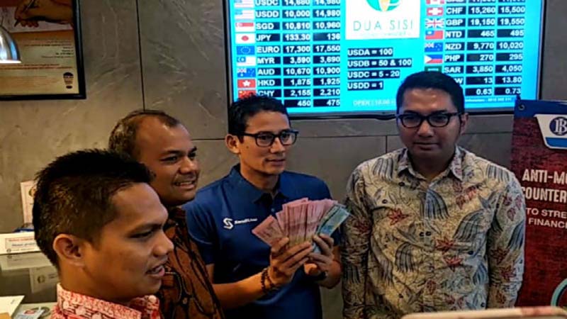 Rupiah Lemah, Sandiaga Ajak Jokowi dan Politikus Tukar Dollar