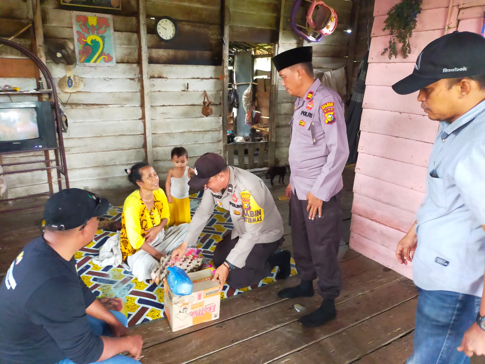 Kamis Barokah Polsek Merbau, Iptu Aguslan Bantu Dahri dan Kamsinar