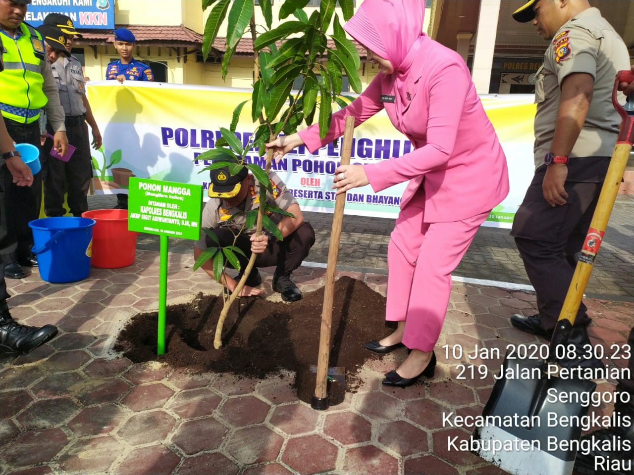 Tanam Pohon, AKBP Sigit Adi Wuryanto Ajak Jajarannya Cintai Lingkungan Hidup