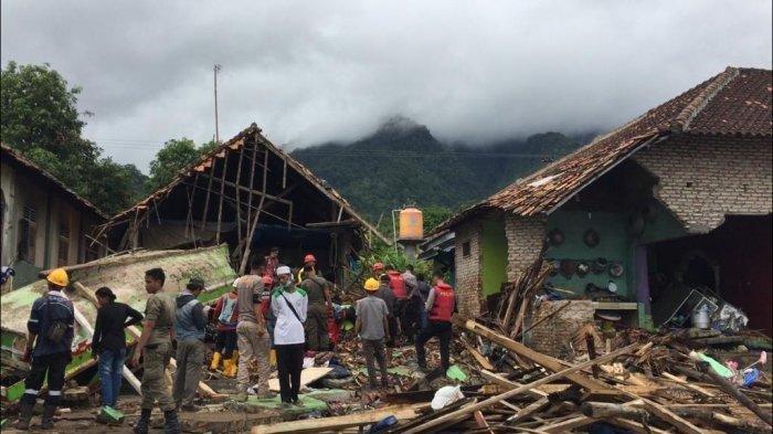 Takut Tsunami Susulan, Warga Carita Belum Berani Balik ke Rumah