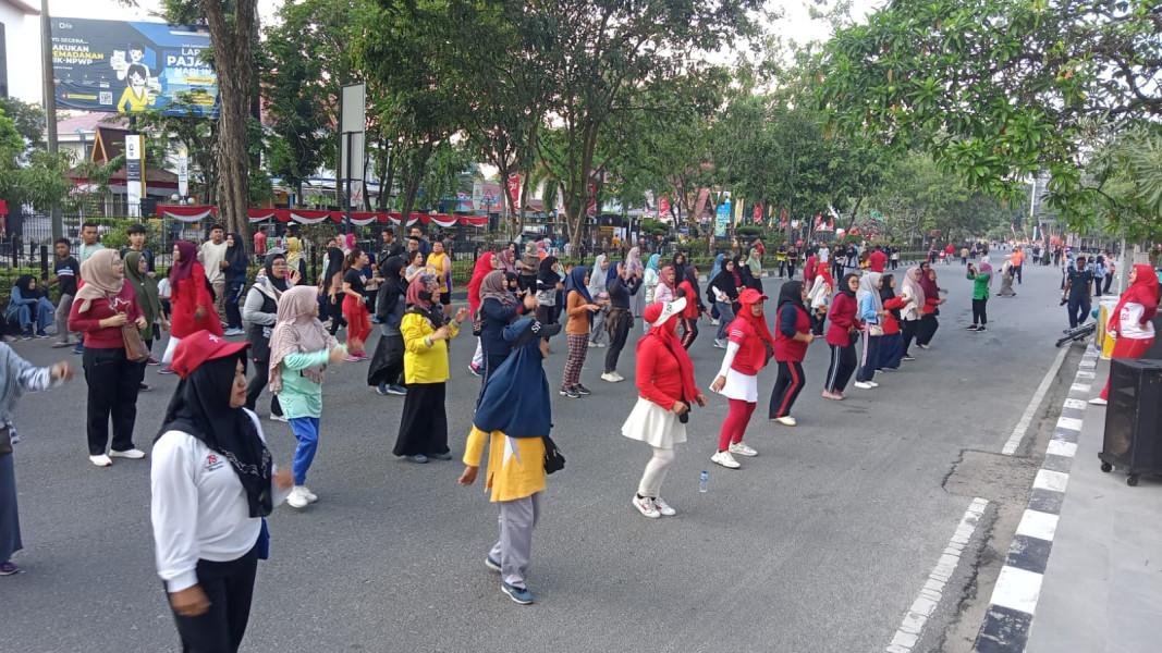 Kolaborasi Unilak Bersama Dispersip Riau Perkuat Literasi dan Senam Sehat Bagi Warga