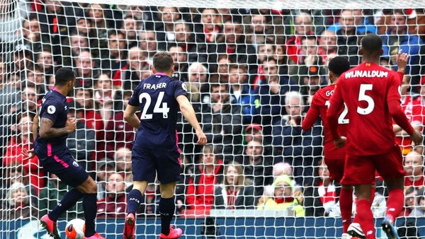Tepatkah VAR Sahkan Gol Wilson ke Gawang Liverpool?