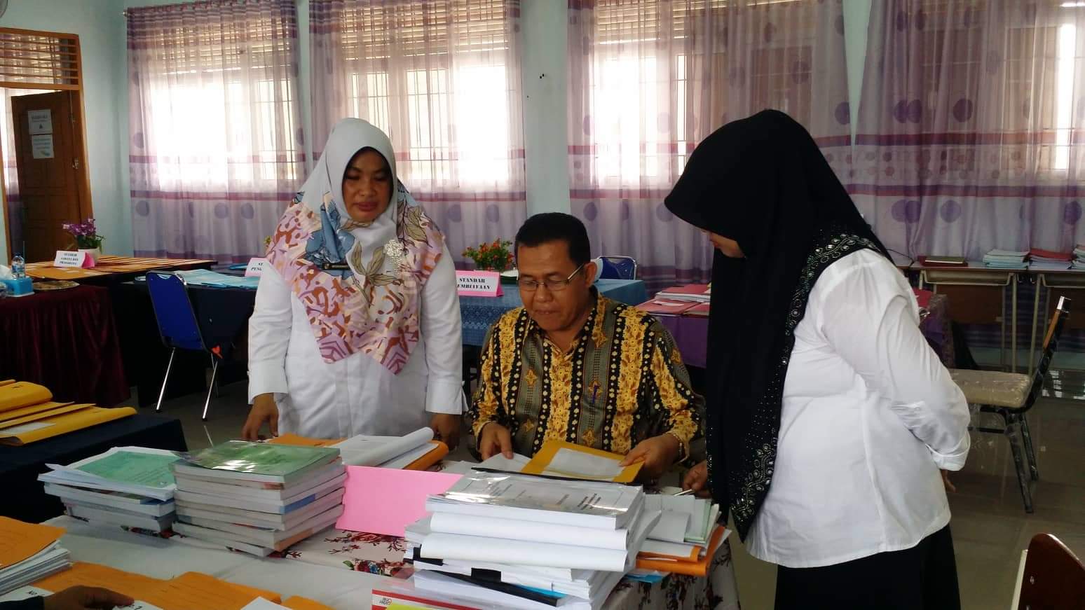 Tim BAN Provinsi Riau Lakukan Visitasi di SMPN 42 Pekanbaru