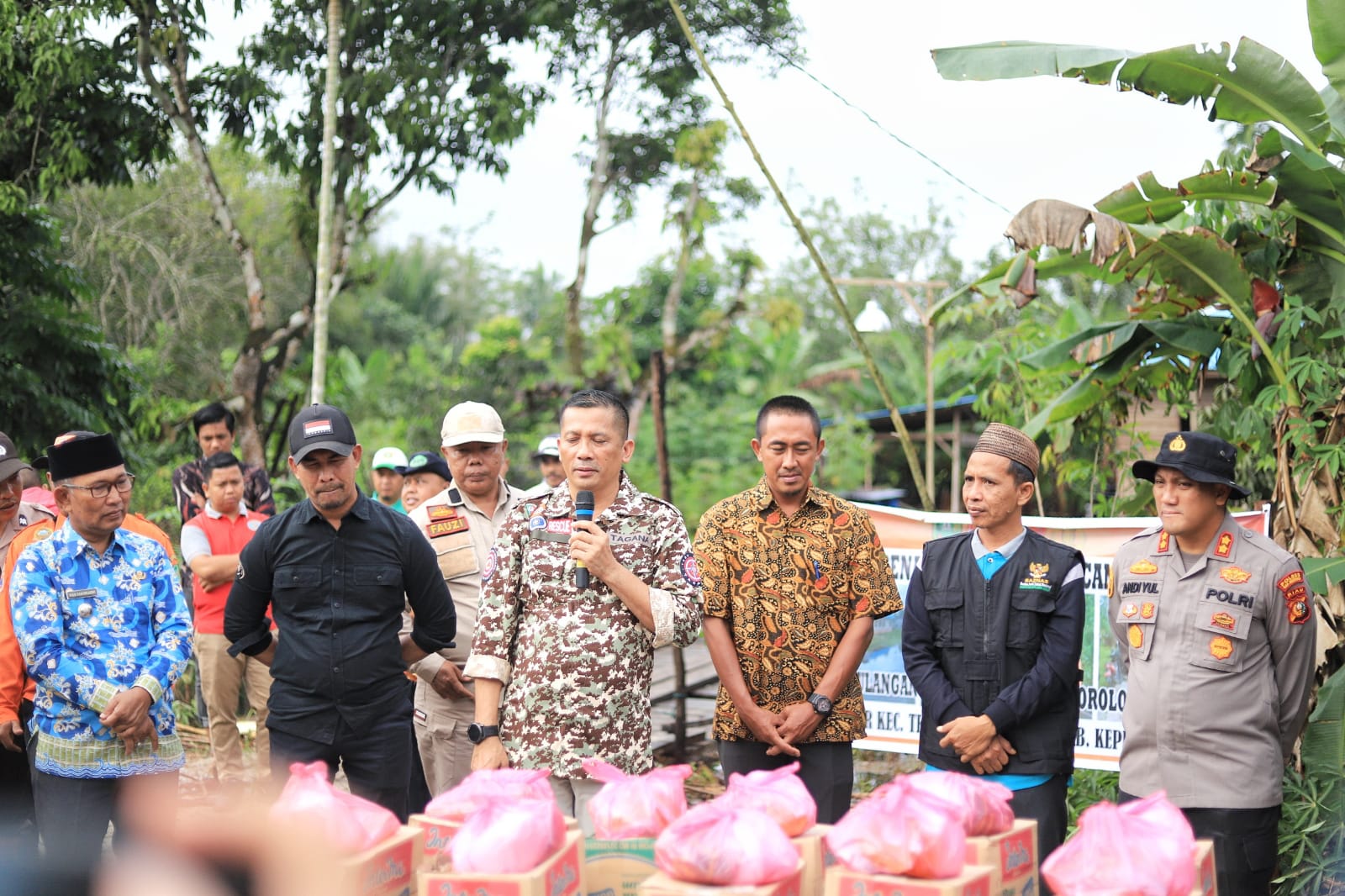 Serahkan 305 Paket Sembako Di Kecamatan Tebingtinggi Barat Yang Terdampak Banjir