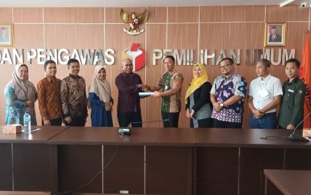 Timsel Calon Anggota Bawaslu Riau Serahkan Enam Nama ke Bawaslu RI