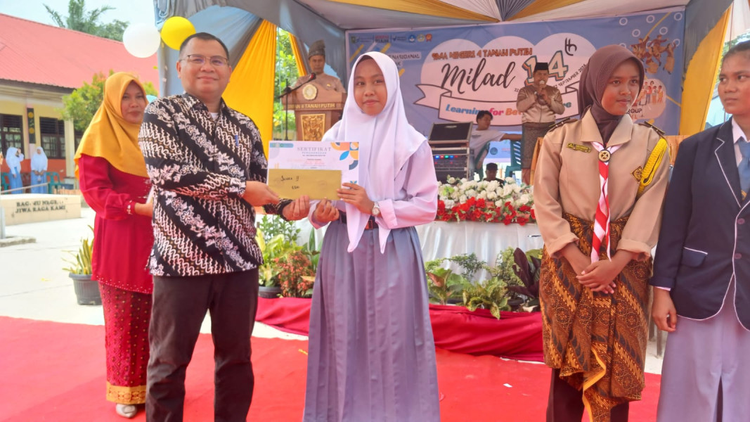 Hadir  di Milad Ke 14 SMAN 4 Tanah Putih, Rektor Unilak Dorong Kuliahkan Anak di Perguruan Tinggi