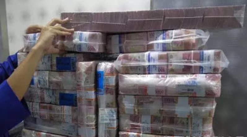 Daftar Bansos di 2021: BLT Subsidi Gaji hingga Kartu Prakerja