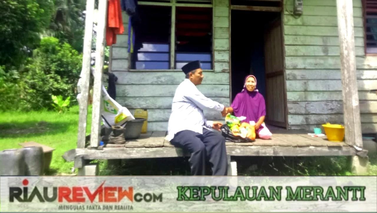 Kegiatan Jum'at Barokah Tim Sahabat H. Asmar Bagikan Sembako di Tebing Tinggi Barat