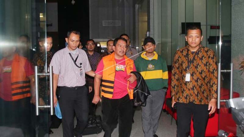 KPK Geledah Rumah Bupati Labuhanbatu