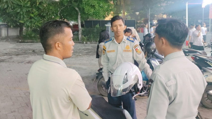 Dishub Pekanbaru Tertibkan Jukir di Indomaret Awal Bros