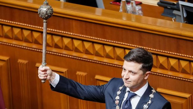 Dilantik Jadi Presiden, Pelawak Bubarkan Parlemen Ukraina