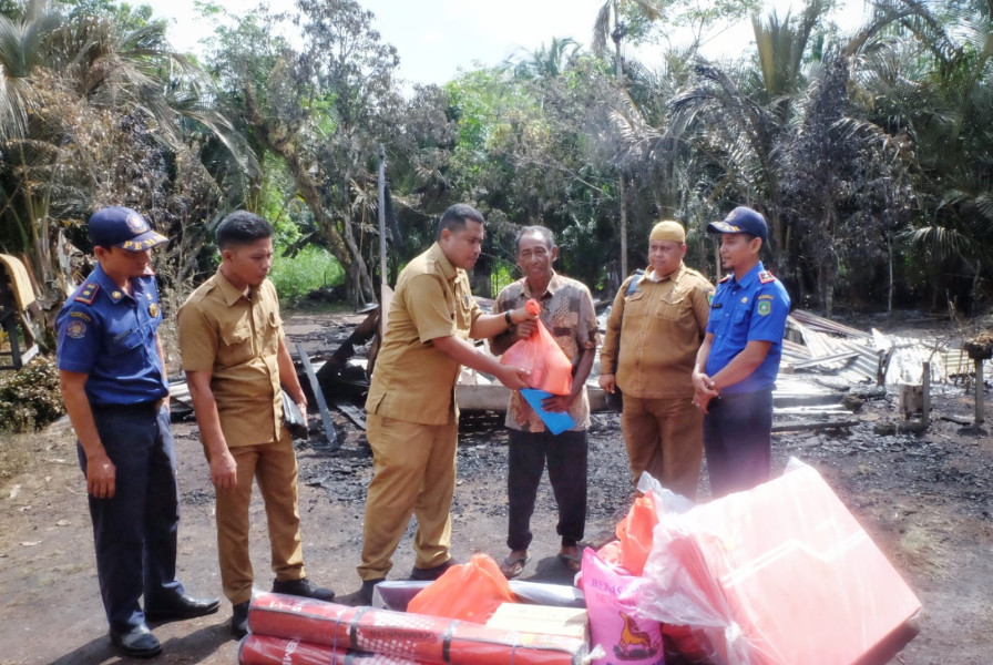 Pemkab Kepulauan Meranti Bantu Korban Kebakaran Rumah di Pulau Merbau