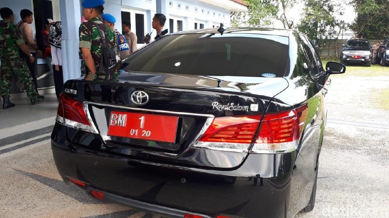 Mobil Dinas Gubernur dari Alphard-Royal Saloon, Ini Kata DPRD Riau