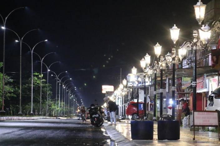 Cantiknya Jalan Sutomo Malam Hari, 'Malioboronya' Kota Siak