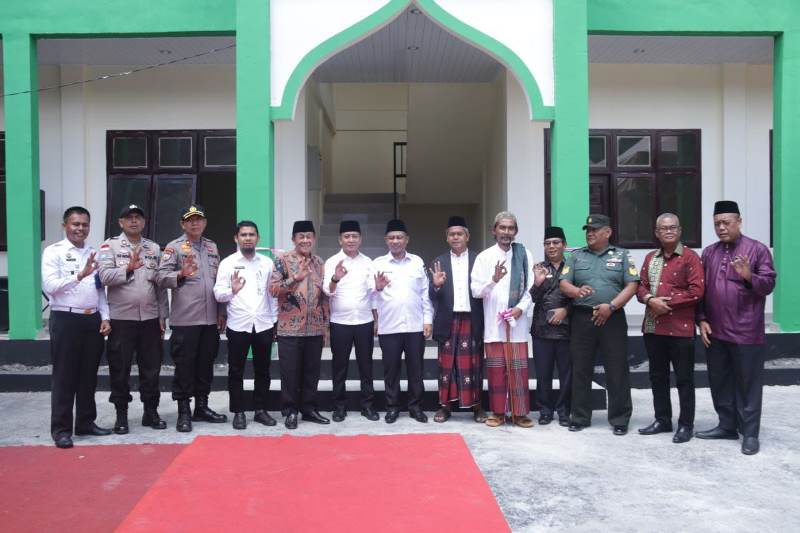 Di Ponpes Madani, Bupati Bengkalis Semangati Santri dan Resmikan Pemakaian Gedung Asrama